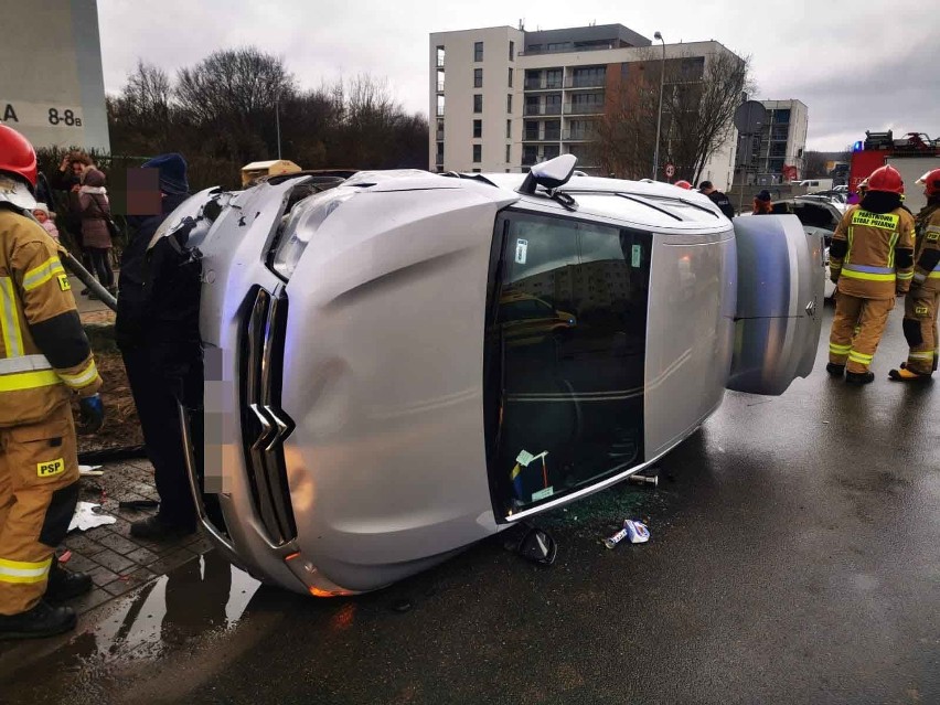 Wypadek w Koszalinie na ulicy Staszica. Cztery auta rozbite
