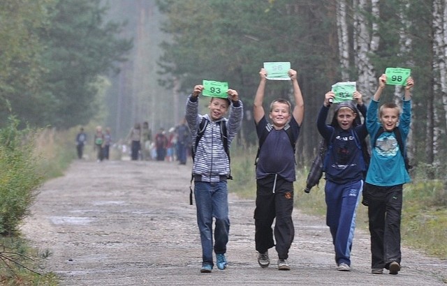 W imprezie, na krótszym dystansie, bierze udział spora grupa młodziezy szkolnej. Na zdjęciu uczniowie z Gowarczowa