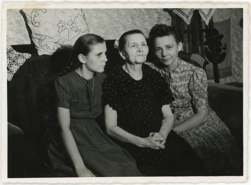 Wnuczka, babcia i matka, czyli patrząc od lewej: Sylwia...
