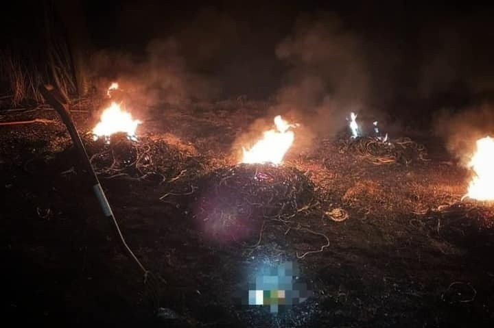 Pożar śmieci w miejscowoości Bór pod Nowym Targiem. Mógł zapalić się las. Interweniowali strażacy
