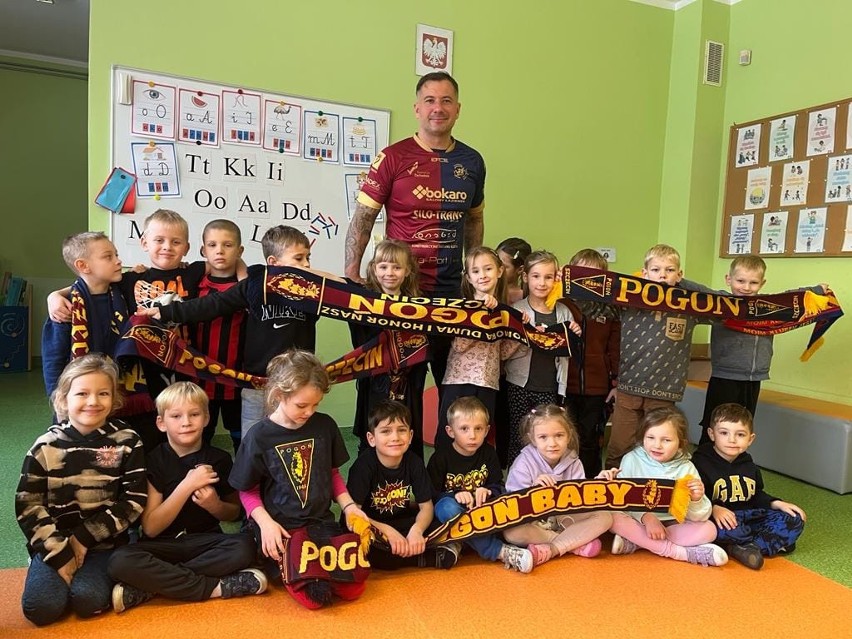 Janukiewicz odwiedził szczecińskie szkoły i przedszkola. Niemal tysiąc pociech na zajęciach. ZDJĘCIA 