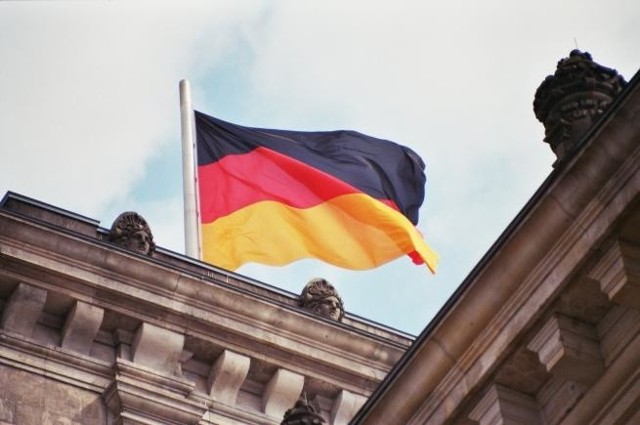 Niemieckie urzędy pracy umożliwiają zarejestrowanym bezrobotnym finansowanie skorzystania z usług prywatnych agencji pośrednictwa pracy, o ile bezrobotny wyrazi taką wolę.