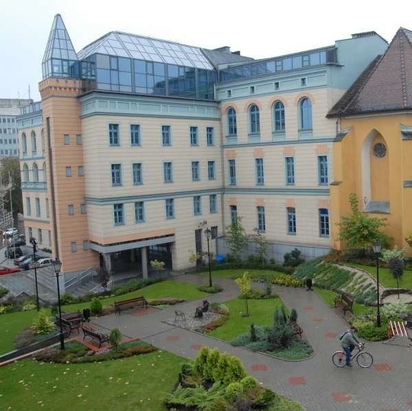 Władze Uniwerstetu Opolskiego przepraszają studentów za opóźnienia spowodowane zmianą programu Uniwersyteckiego Systemu Obsługi Studiów.