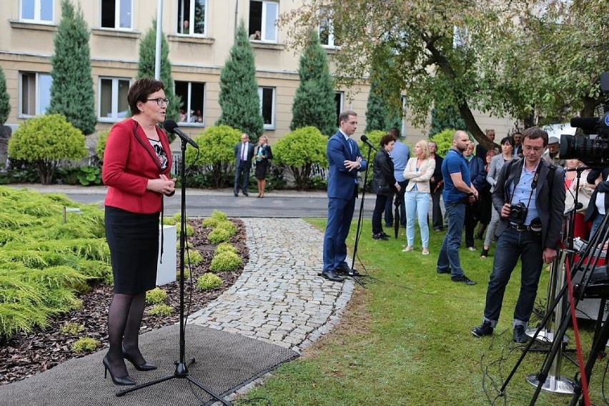 Ewa Kopacz w Skierniewicach. Premier odwiedziła Instytut Ogrodnictwa [ZDJĘCIA]