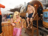 W Kołobrzegu trwa VI Festiwal Morsowania. Świętują setki miłośników lodowatych kąpieli 