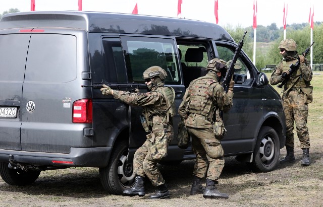 W sobotę, po części oficjalnej uroczystości związanych ze świętem 8 Kujawsko-Pomorskiej Brygady WOT, na Błoniach Nadwiślańskich w Grudziądzu odbył się piknik dla mieszkańców 