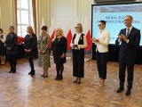 Odznaczenia państwowe i resortowe dla nauczycieli z Koszalina i regionu [ZDJĘCIA]