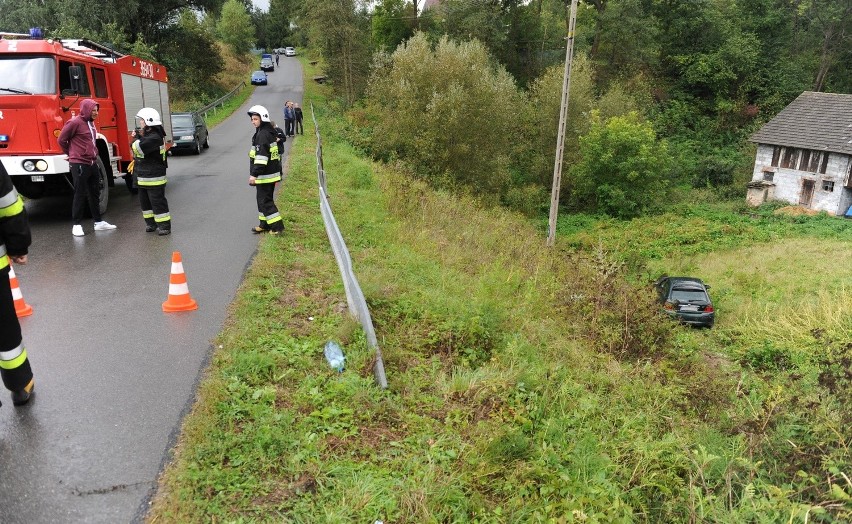 W Tarnawcach doszło do zderzenia rovera z audi. Dwie osoby z...