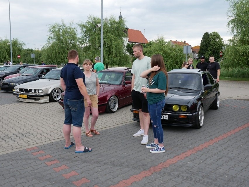 Stuningowane samochody zaprezentowano w Skokach....