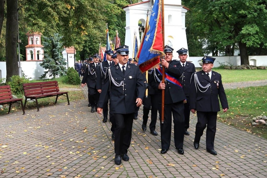 Jubileusz 150-lecia Ochotniczej Straży Pożarnej w Ulanowie z nowym sztandarem. Zobacz zdjęcia