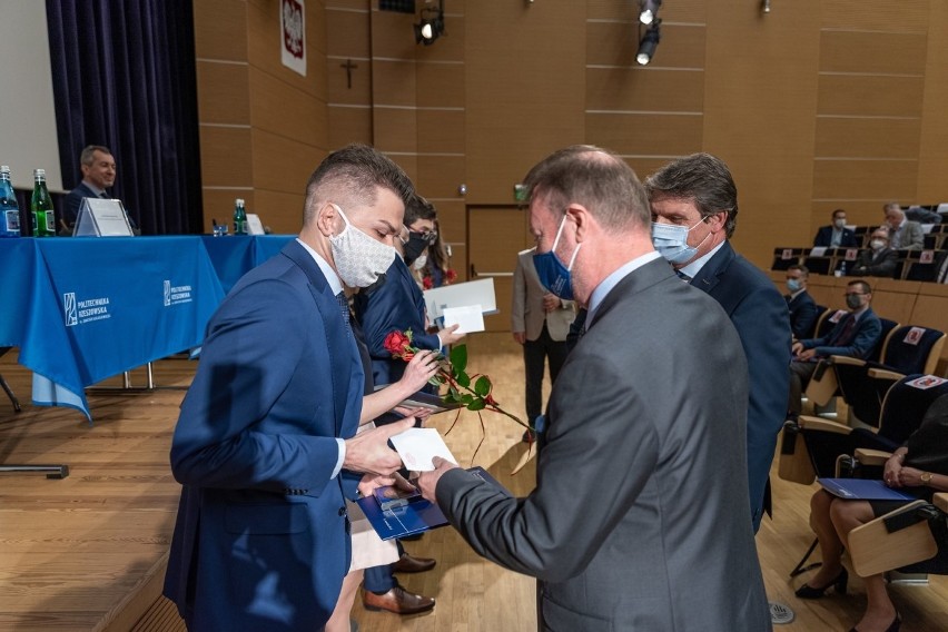 Medale Primus Inter Pares dla najlepszych absolwentów Politechniki Rzeszowskiej. Kto je otrzymał? 
