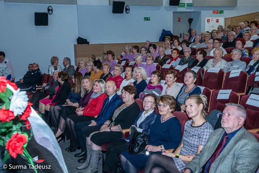 Teatr, muzyka, taniec i śpiew! Kulturalne obchody Dnia Seniora na Uniwersytecie Trzeciego Wieku w Stargardzie [ZDJĘCIA]