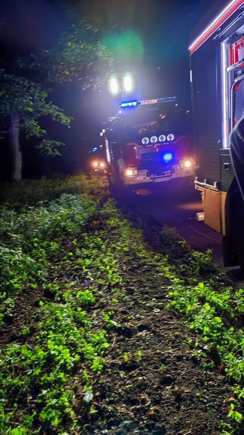 Tragiczny wypadek w Siemkowicach w powiecie pajęczańskim. Kierowca uciekał przed policją. Dwie osoby nie żyją