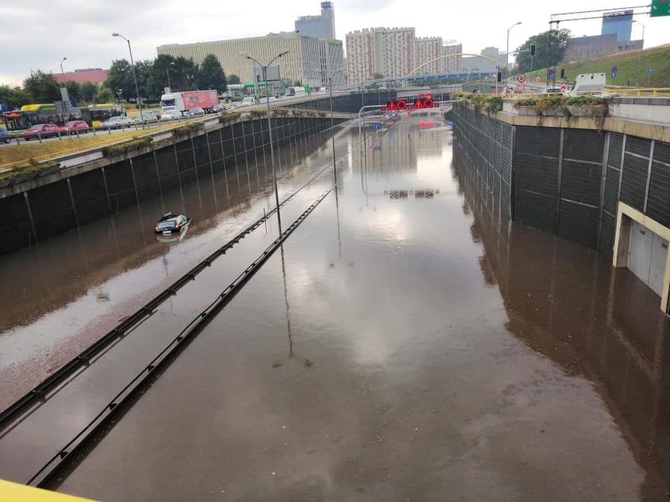 Zalane Katowice. Ulewa Na Śląsku I W Zagłębiu. Potężna Burza Z Gradem. Podtopione Ulice Domy I Samochody. Ponad 400 Zgłoszeń Straży Pożarnej | Dziennik Zachodni