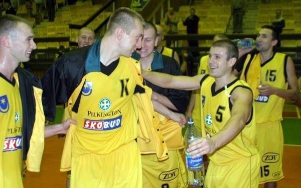 Koszykarze Siarki Tarnobrzeg mają powody do zadowolenia, wygrali dziś w Stargardzie Szczecińskim!