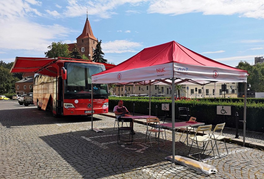 W centrum Krakowa polała się krew, RCKiK apeluje