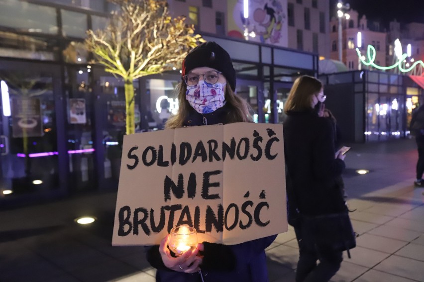 Dzisiejszy milczący protest na placu Kwiatowym w Katowicach....