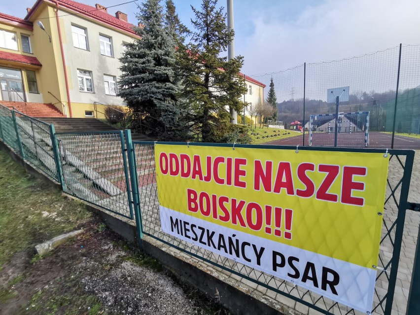 Boisko przy Szkole Podstawowej w Psarach