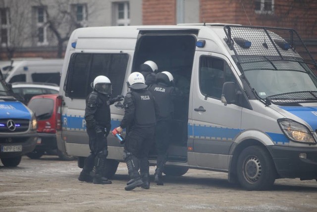 Zdaniem policyjnych związkowców z województwa śląskiego, parlamentarzyści powinni zrobić wszystko, by zwiększyły się zarobki policjantów garnizonu śląskiego, którzy będą pełnić służbę na terenie metropolii