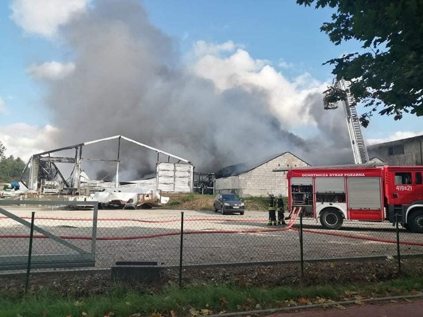 Ogromny pożar w Krojantach w pow. chojnickim. 30 zastępów strażaków na miejscu