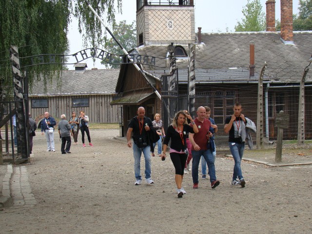 Obecne główne wejście do Państwowego Muzeum Auschwitz - Birkenau
