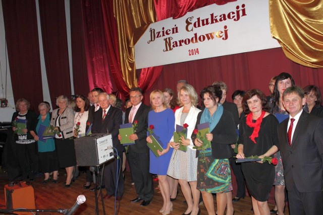 Nagrodzeni niżańscy nauczyciele.