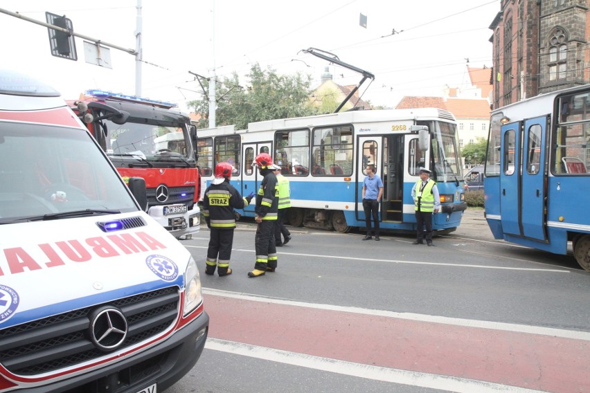 Wypadek tramwajów na Kazimierza Wielkiego. Są ranni