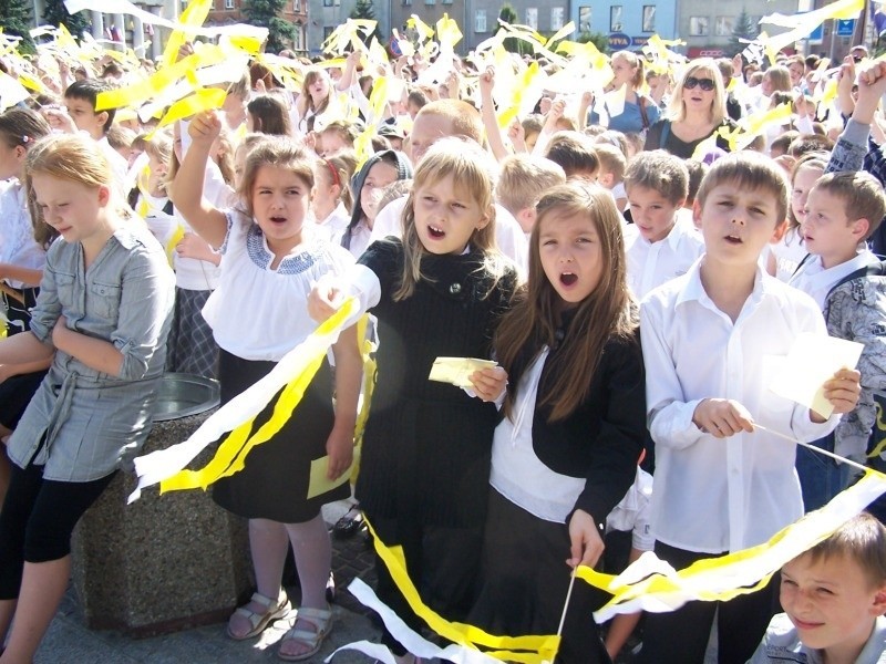 Kilkaset dzieci zaśpiewało na Rynku "Barkę".