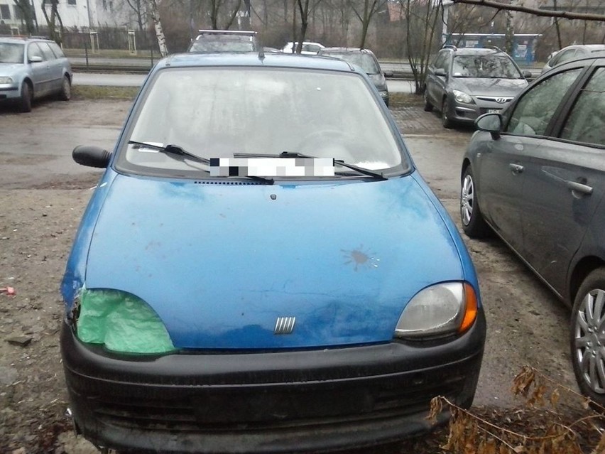 Kraków. Samochodowe wraki znikają z ulic i parkingów [ZDJĘCIA]