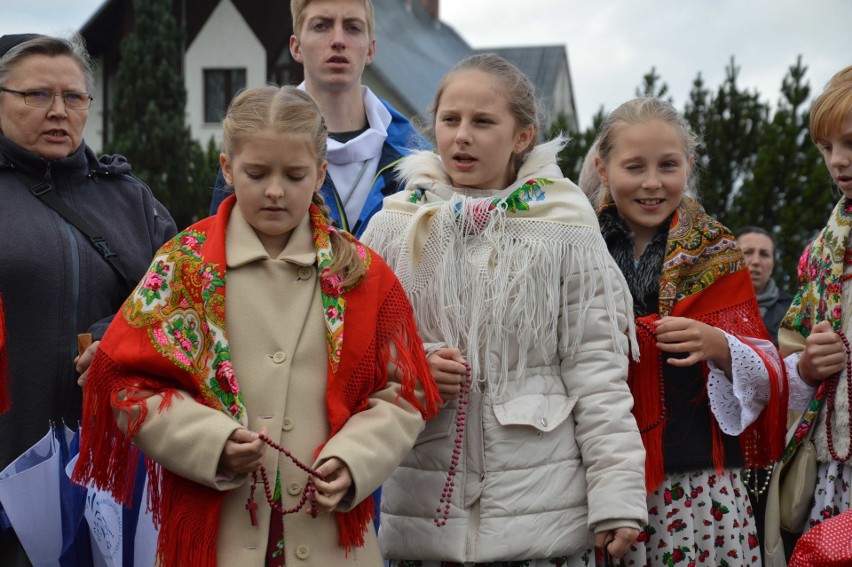 Zakopane, Ludźmierz: Metropolita krakowski na różańcu z góralami [ZDJĘCIA]