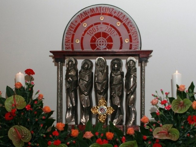 Relikwiarz z prochami świętych przechowywany jest w kościele-sanktuarium pod ich wezwaniem w Międzyrzeczu.