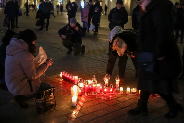 16.01.2019 krakow rynek glowny swiatelko dla pawla adamowicza serce znicze  fot. anna kaczmarz / dziennik polski / polska press