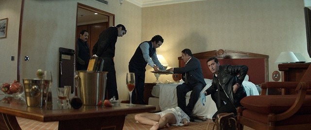 Fares Fares w „Morderstwie w hotelu Hillton” bada sprawę zabójstwa prostytutki, a wątki prowadzą do otoczenia egipskiego prezydenta. 