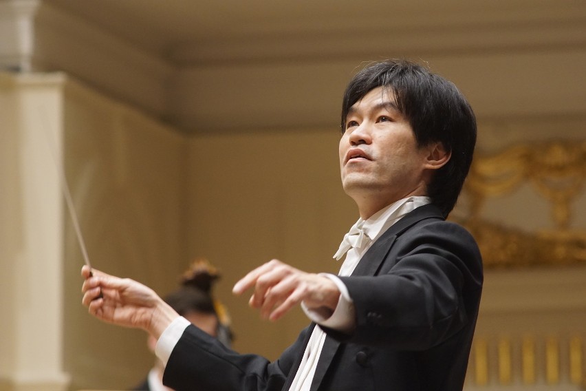 Koncertami Noworocznymi Sinfonietty Polonii dyryguje Cheung...