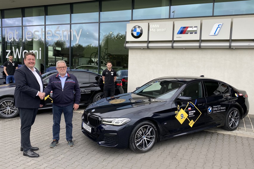 Zawodnicy Łomża Vive Kielce odbierają nowe auta BMW [ZDJĘCIA]