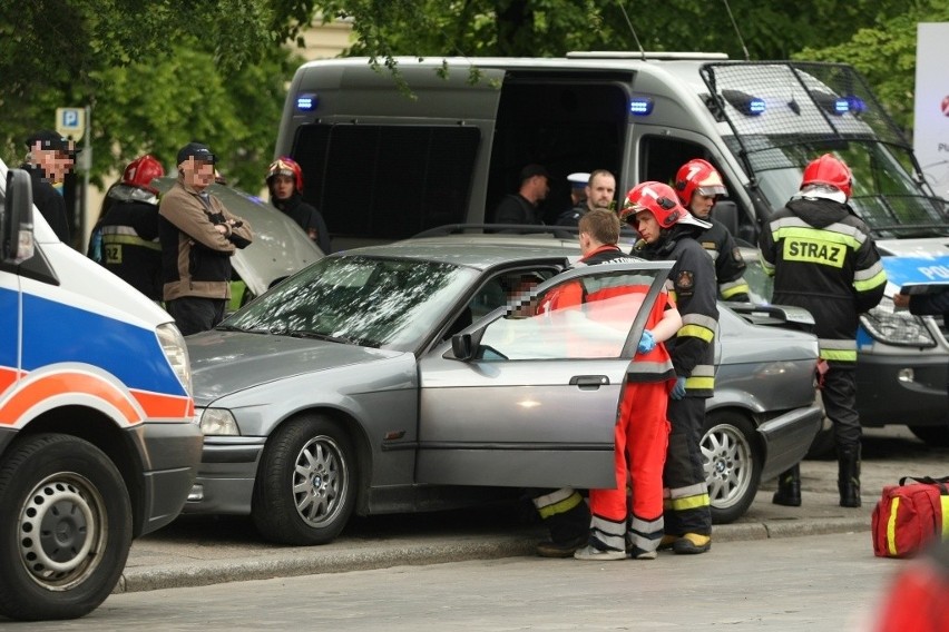 Wrocław: Wypadek na Tęczowej, zderzyły się dwa samochody (ZDJĘCIA)