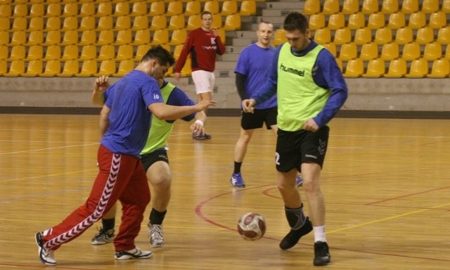 Szczypiorniści Vive Kielce na poniedziałkowym treningu grali w piłkę nożną.