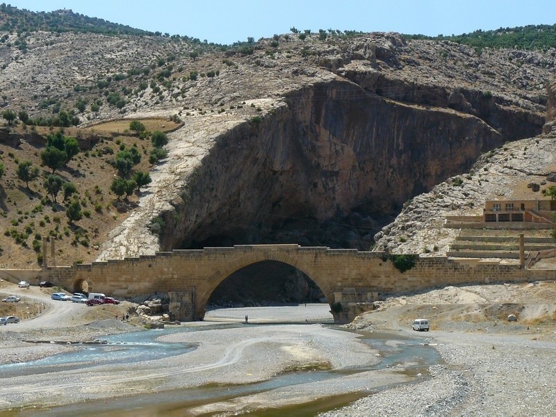 Ten most ma ponad 1,8 tys. lat. Został wybudowany przez...