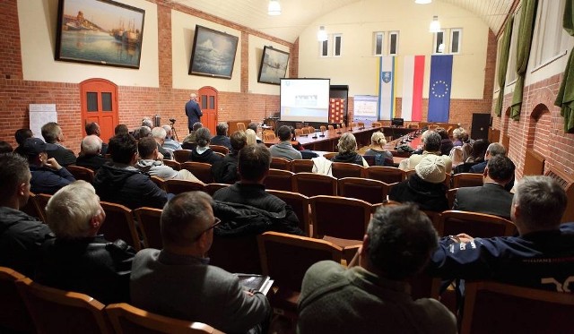 Znamy już oficjalne wyniki do Rady Miasta w Ustce. Wybory zakończyły się sukcesem Komitetu Wyborczego Wyborców Jacka Graczyka, którego reprezentacja będzie miała aż 14 na 15 radnych. Jedyną osobą, z poza komitetu Graczyka, która dostała się do rady w Ustce jest reprezentująca PO i .Nowoczesną Adriana Cerkowska-Markiewicz.Kim są usteccy radni nowej kadencji? Zobaczcie kolejne slajdy !!!