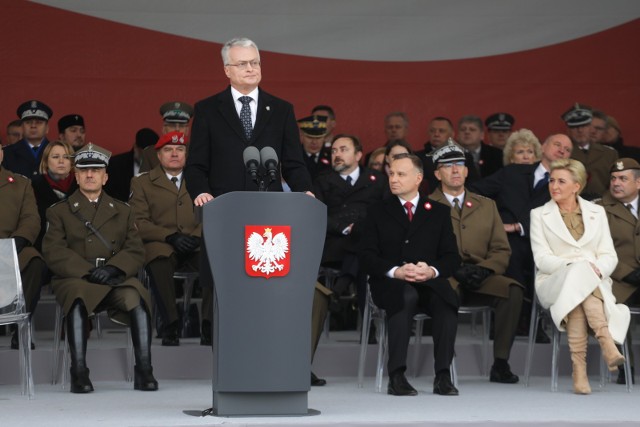 Prezydent Litwy uczestniczył w obchodach Narodowego Święta Niepodległości na pl. Józefa Piłsudskiego w Warszawie