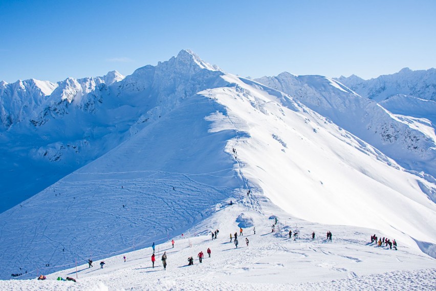 Tatry: Narciarze bawili się na Kasprowym Wierchu przy pięknym słońcu [ZOBACZ ZDJĘCIA]