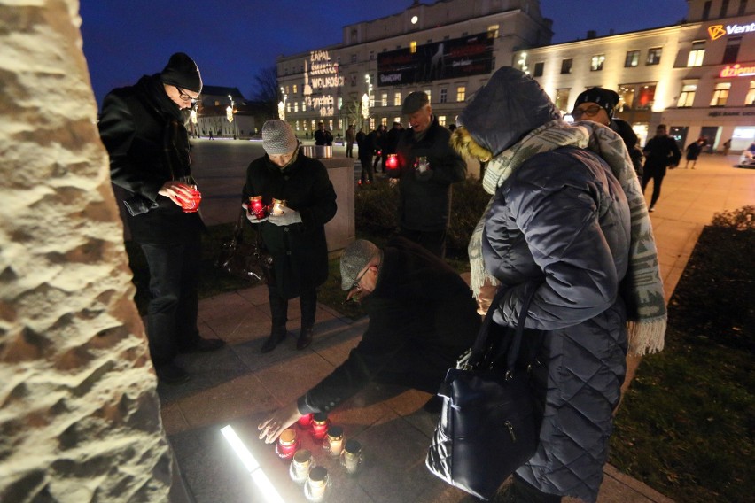 Znicze pamięci zapłonęły na pl. Litewskim w rocznicę stanu wojennego