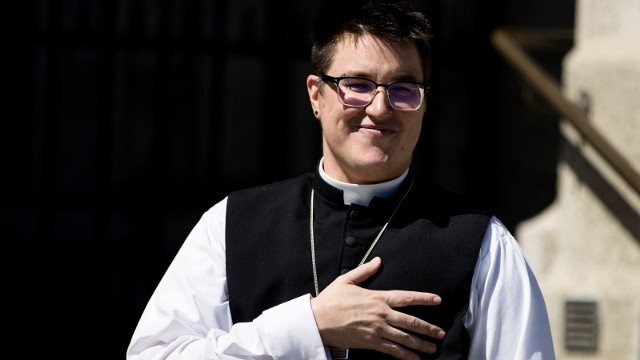 Pierwszy jawnie transpłciowy biskup kościoła ewangelicko luterańskiego, Megan Rohrer, okazał się rasistą. Zrezygnował ze swojej funkcji po tym, jak usłyszał zarzuty o rasizm