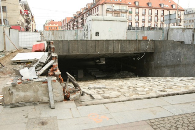 Przebudowa Przejścia Świdnickiego. Rozkopano kultowe schody w przejściu