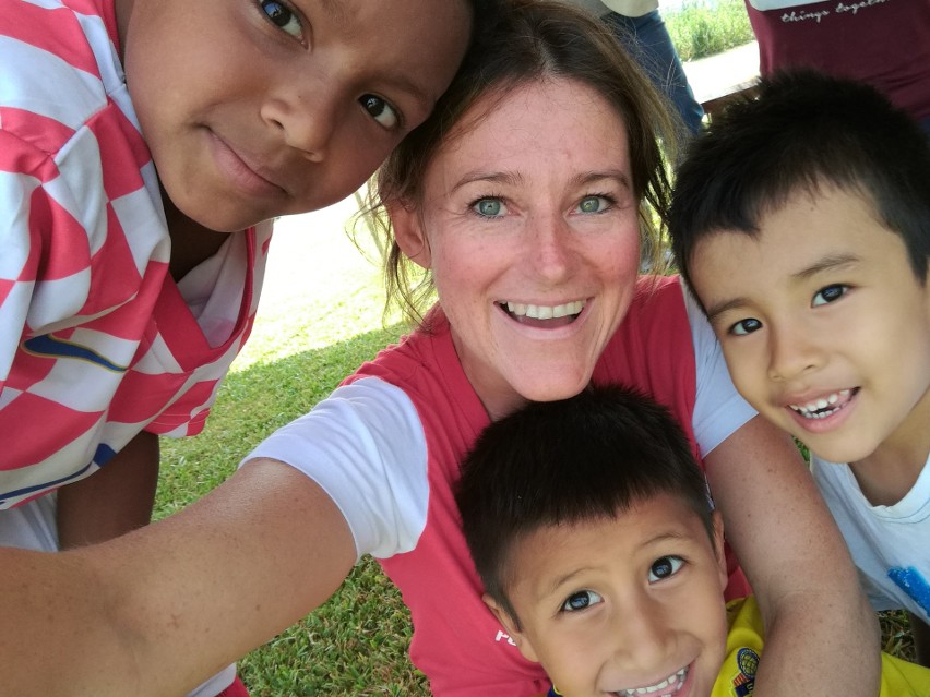 Katarzyna na misji w Peru skupia się przede wszystkim na...