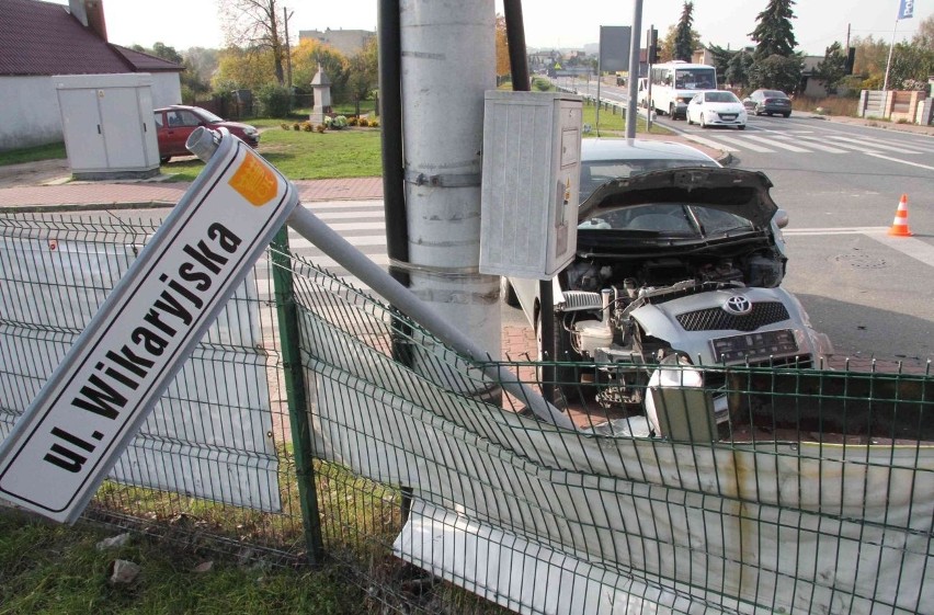 Wypadek w Kielcach. Kobieta wjechała na czerwonym?