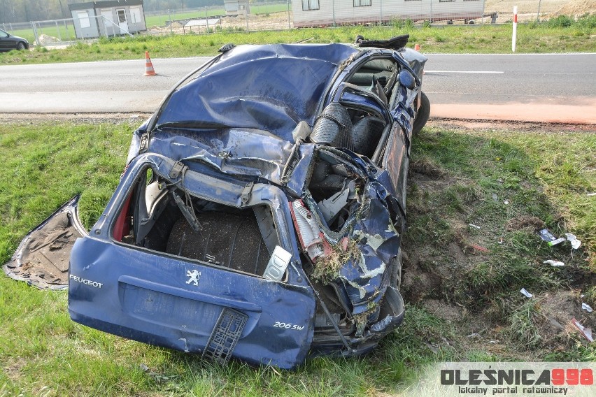 Auto rozbite po dachowaniu. Kierowca kompletnie pijany [ZDJĘCIA]