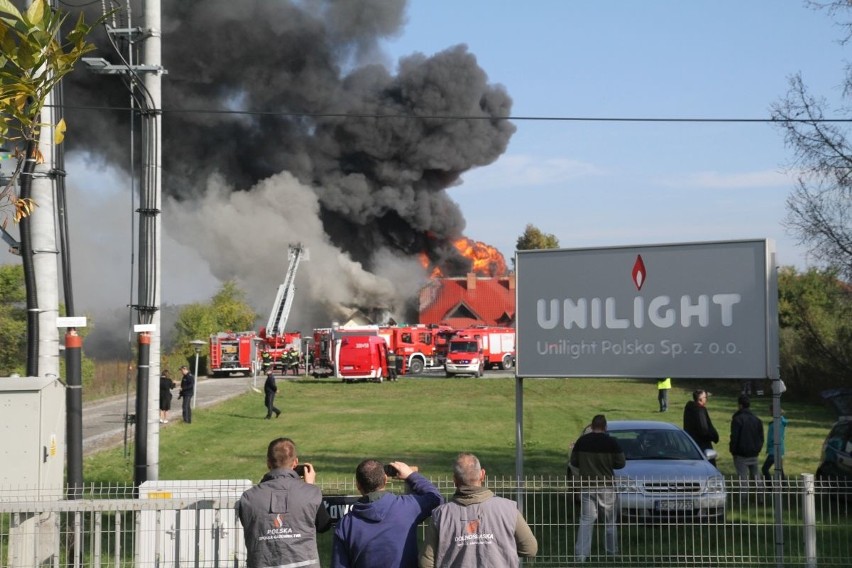 Pożar w fabryce zapalniczek pod Wrocławiem. Jedna osoba poparzona