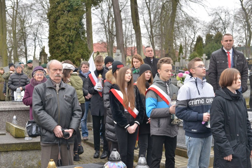 Sandomierz uczcił Narodowy Dzień Pamięci Żołnierzy Wyklętych - marsz i uroczystości na Cmentarzu Katedralnym (NOWA GALERIA ZDJĘĆ)