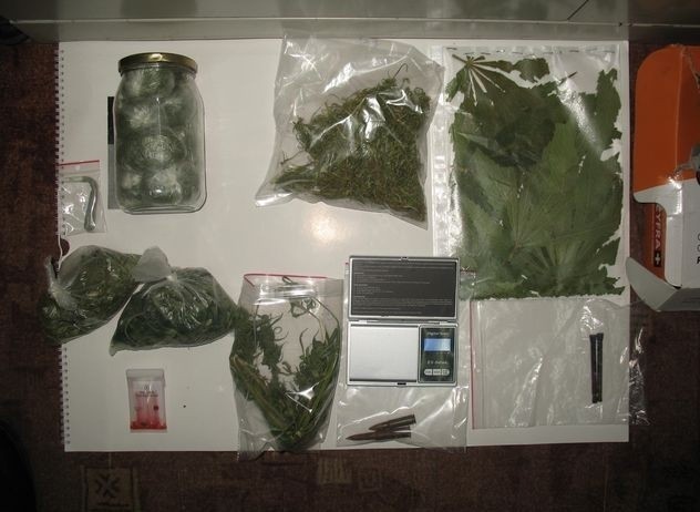 Policjanci znaleźli w mieszkaniu 23-latka marihuanę